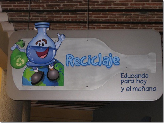 recycling sign in Costa Rica