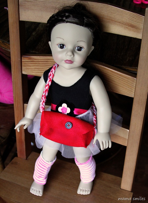 Love this doll bag pattern for 18-inch dolls. My kids have sewn these for their American Girl dolls - makes a great beginner sewing project!