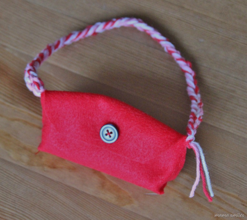 LOVE this cute little felt bag for an 18-inch doll! My kids love making these for their American Girl dolls