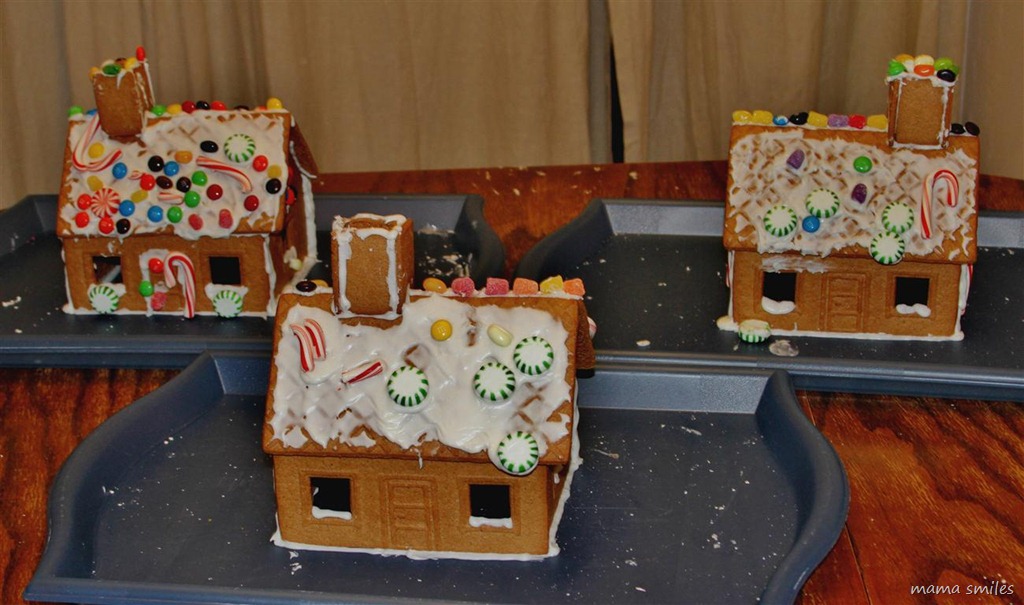 Decorating gingerbread houses with kids