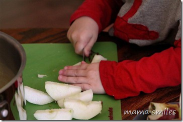 slicing apples with a butter knife