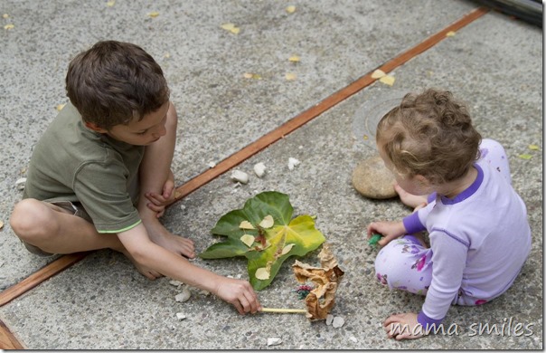 A dinosaur pretend play idea that will really get your kids' imaginations running!