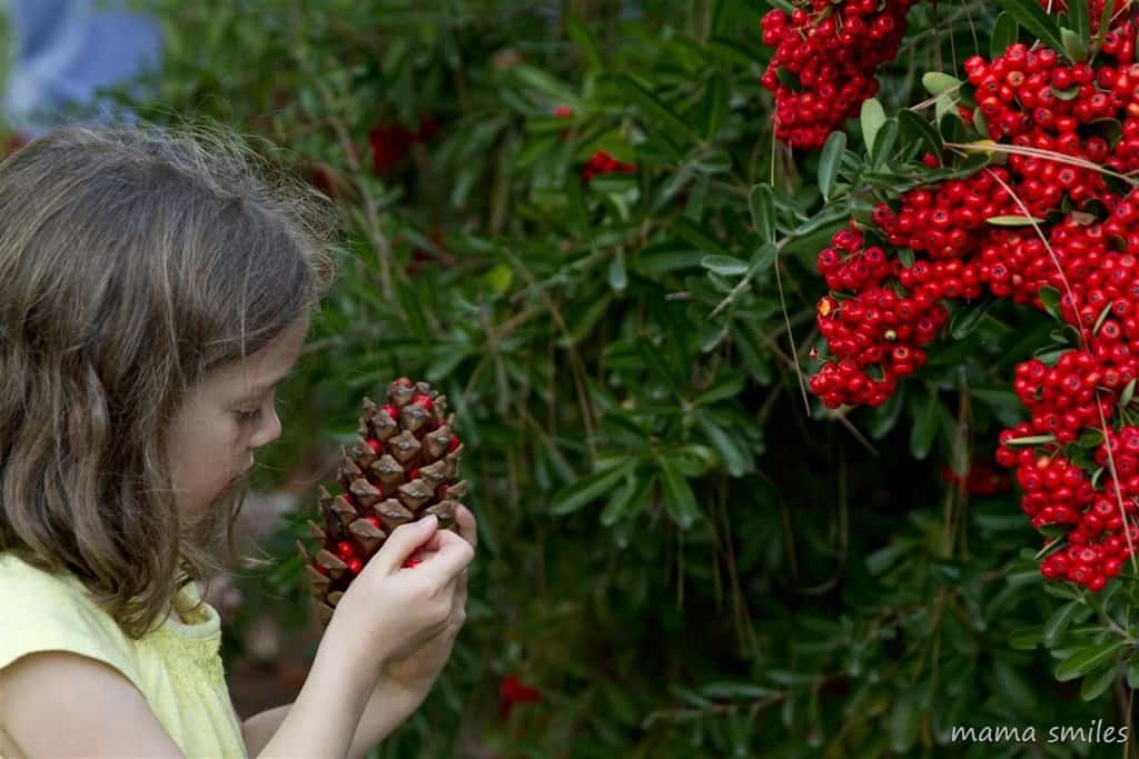 This simple nature bird feeder is easy for kids to make, and it doubles as a beautiful table centerpiece!