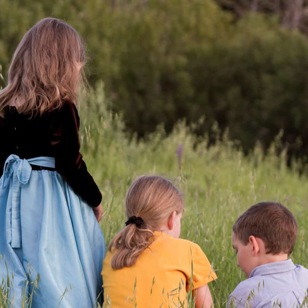 Straightforward parenting tips on how to prevent sibling rivalry.