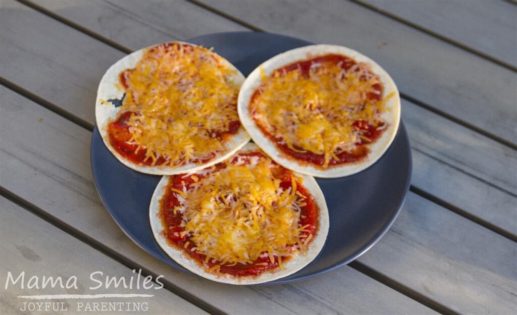 I love this kid-friendly gluten free pizza! Making gluten free pizza doesn't get any easier than this!