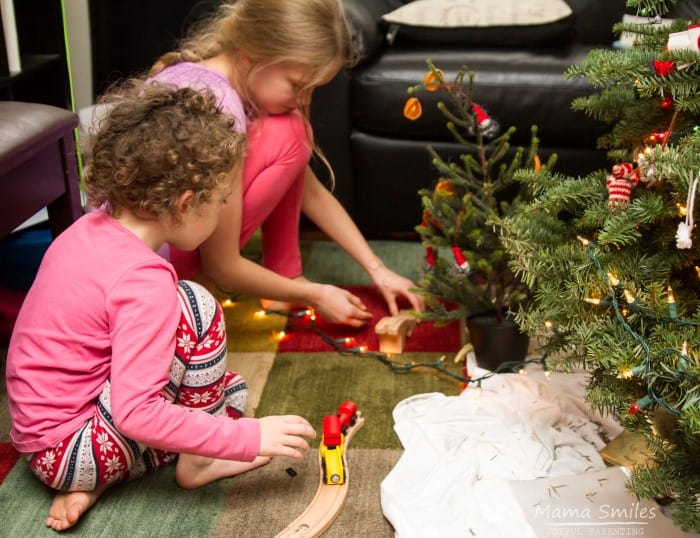 Create a magical Christmas with this easy Christmas train!