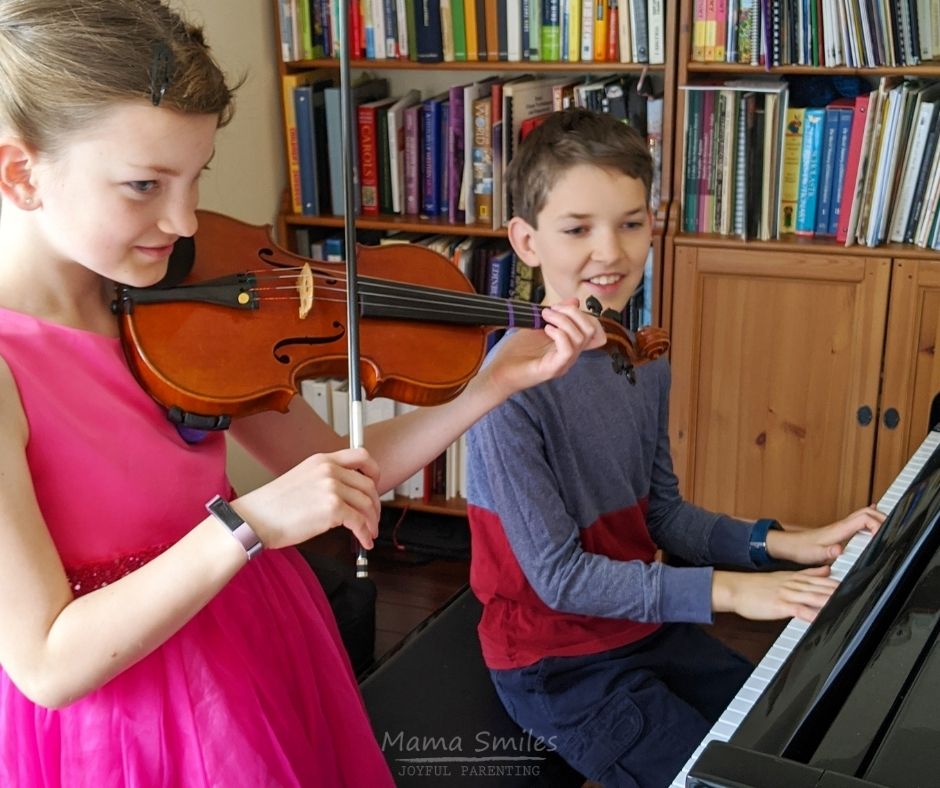 children playing violin and piano