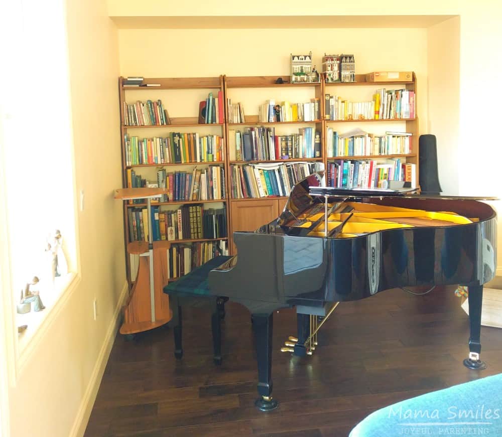 Pearl River 4'11" baby grand piano