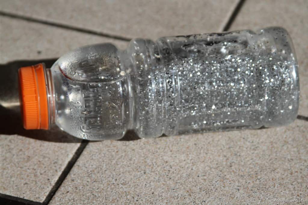 Sensory bottles are easy and fun DIY toys for kids. Post includes ideas for several different types of sensory bottles.